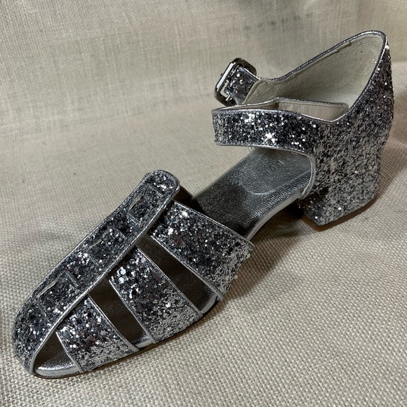 Freda Salvador Fisherman Midheel Sandal Silver NIB - Picture 2 of 9